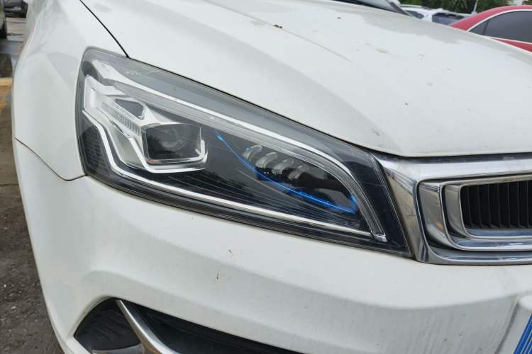 Used Geely Auto Emgrand 2019 Leading Edition 1.5L Manual Upgraded Connectivity Model China VI Standard Right Front Headlight