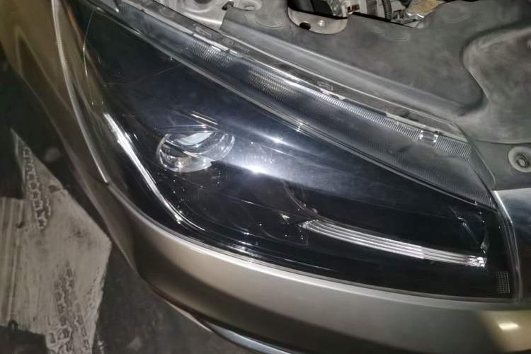 Used Geely Auto Emgrand 2019 Leading Edition 1.5L Manual Upgraded Connectivity Model China VI Standard Right Front Headlight
