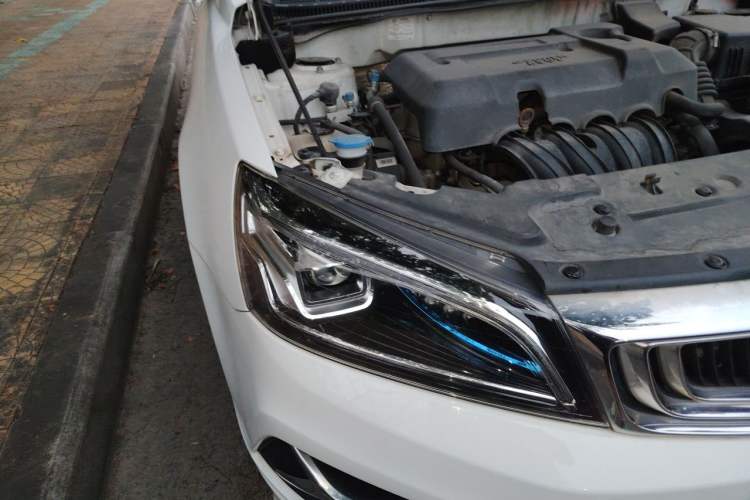 Used Geely Auto Emgrand 2019 Leading Edition 1.5L CVT Upward-Connected Model China VI Standard Right Front Headlight