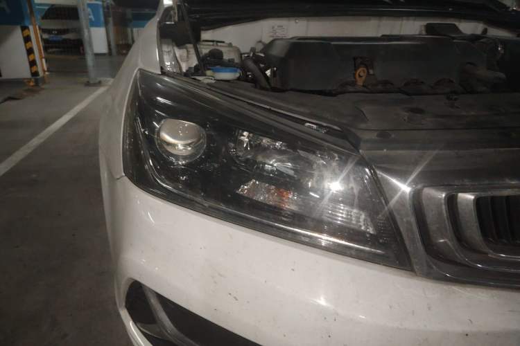 Used Geely Auto Emgrand 2019 Leading Edition 1.5L CVT Luxury Model China VI Standard Right Front Headlight