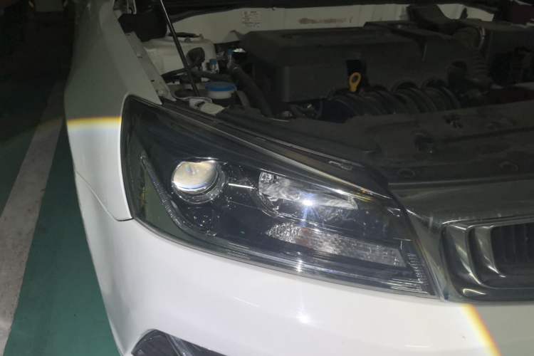 Used Geely Auto Emgrand 2019 Leading Edition 1.5L CVT Luxury Model China VI Standard Right Front Headlight