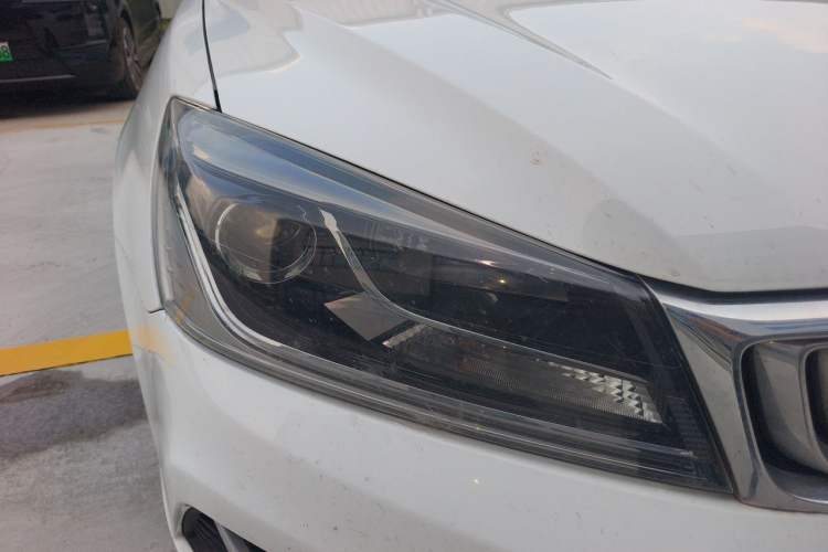 Used Geely Auto Emgrand 2019 Leading Edition 1.5L Manual Luxury Model China VI Standard Right Front Headlight