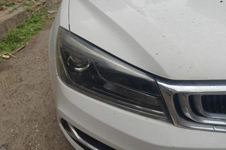 Used Geely Auto Emgrand 2019 Leading Edition 1.5L Manual Luxury Model China VI Standard Right Front Headlight