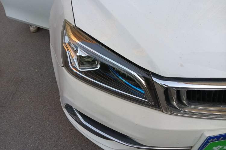 Used Geely Auto Emgrand 2019 Leading Edition 1.5L CVT Upward-Connected Model China VI Standard Right Front Headlight