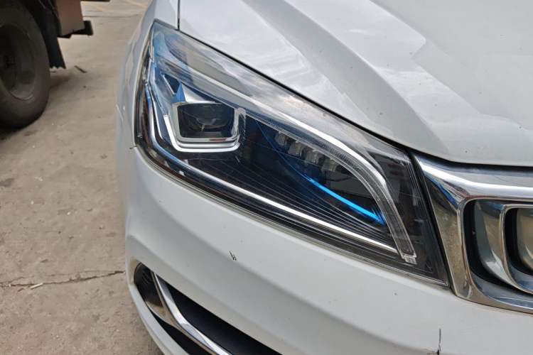 Used Geely Auto Emgrand 2019 Leading Edition 1.5L CVT Upward-Connected Model China VI Standard Right Front Headlight