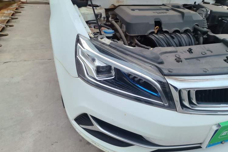 Used Geely Auto Emgrand 2019 Leading Edition 1.5L Manual Upgraded Connectivity Model China VI Standard Right Front Headlight