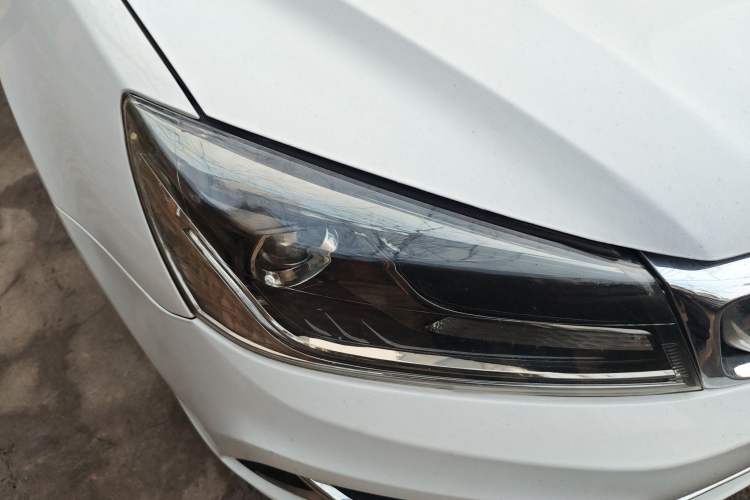 Used Geely Auto Emgrand 2019 Leading Edition 1.5L CVT Luxury Model China VI Standard Right Front Headlight