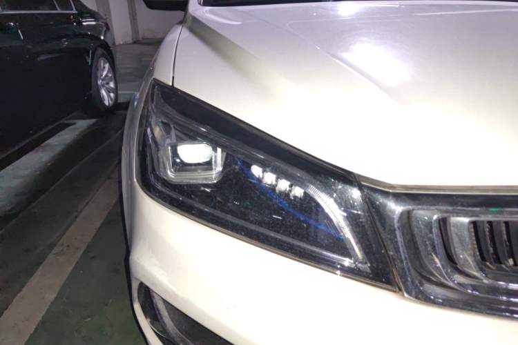Used Geely Auto Emgrand 2019 Leading Edition 1.5L CVT Upward-Connected Model China VI Standard Right Front Headlight