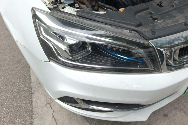 Used Geely Auto Emgrand 2019 Leading Edition 1.5L CVT Upward Asian Games Edition China VI Right Front Headlight