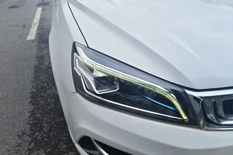 Used Geely Auto Emgrand 2019 Leading Edition 1.5L CVT Upward-Connected Model China VI Standard Right Front Headlight