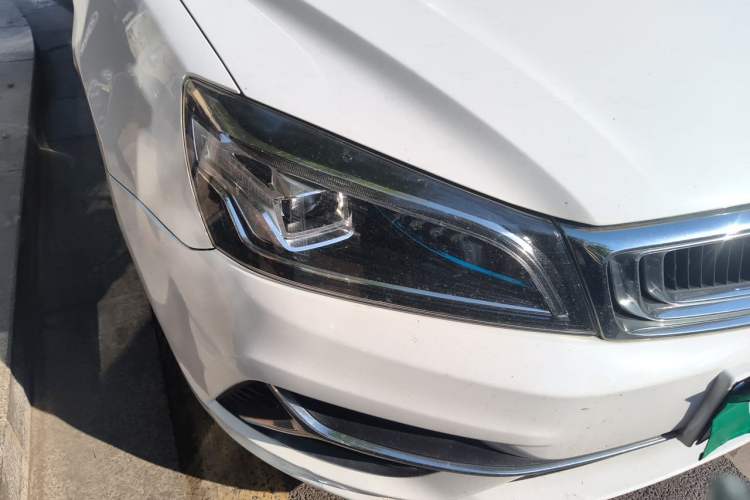 Used Geely Auto Emgrand 2019 Leading Edition 1.5L Manual Upgraded Connectivity Model China VI Standard Right Front Headlight