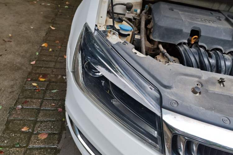 Used Geely Auto Emgrand 2019 Leading Edition 1.5L CVT Luxury Model China V Standard Right Front Headlight