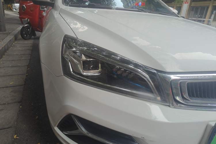 Used Geely Auto Emgrand 2019 Leading Edition 1.5L CVT Upward-Connected Model China VI Standard Right Front Headlight