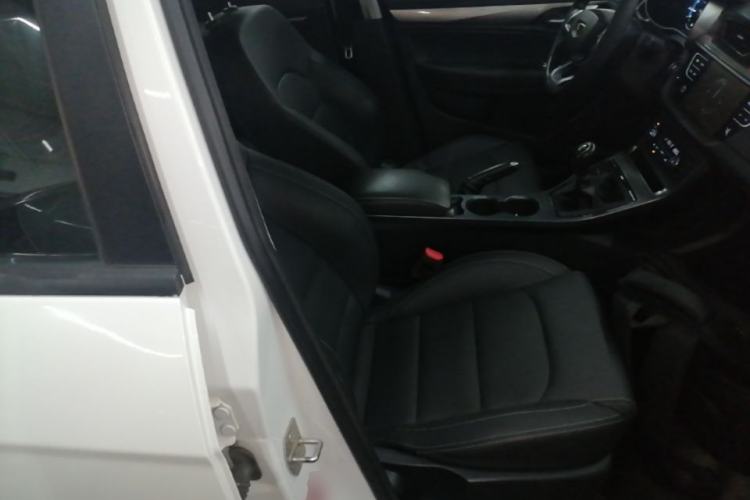 Used Geely Auto Emgrand 2019 Leading Edition 1.5L Manual Luxury Model China VI Standard Right Front Seat