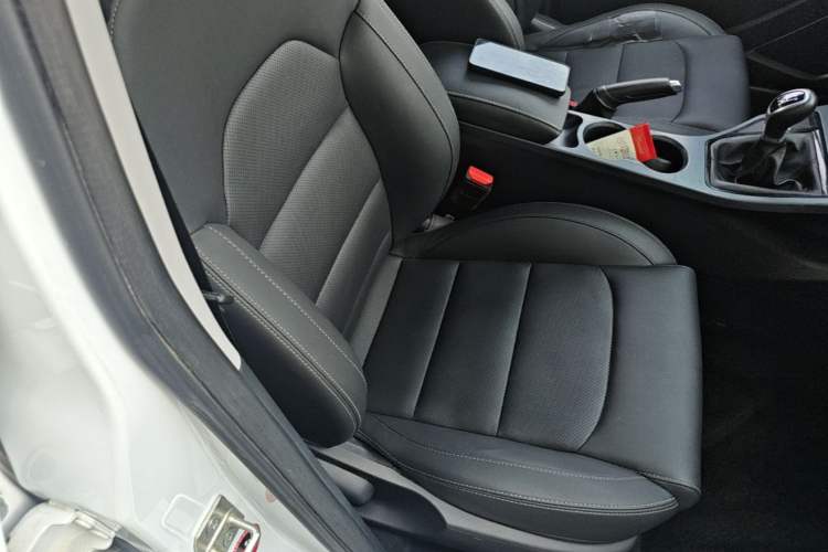 Used Geely Auto Emgrand 2019 Leading Edition 1.5L Manual Luxury Model China VI Standard Right Front Seat