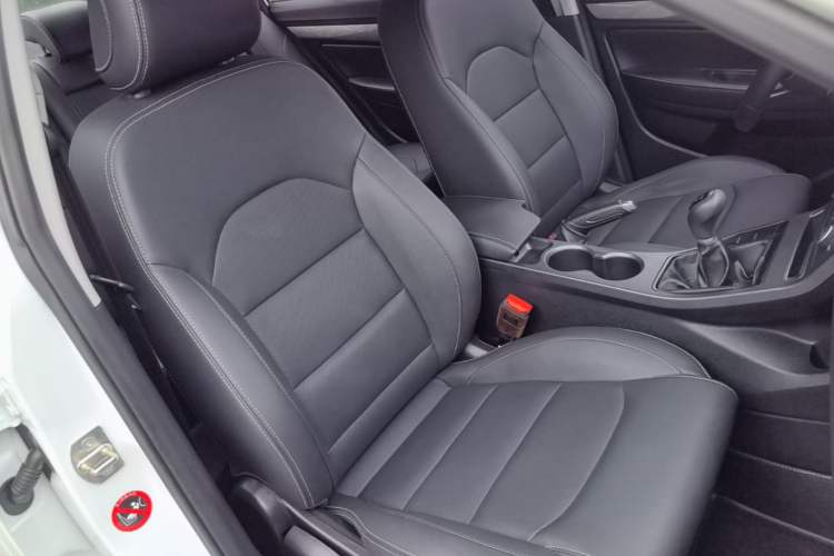 Used Geely Auto Emgrand 2019 Leading Edition 1.5L Manual Luxury Model China VI Standard Right Front Seat