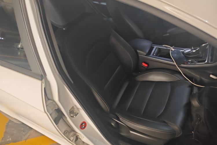Used Geely Auto Emgrand 2019 Leading Edition 1.5L CVT Luxury Model China VI Standard Right Front Seat