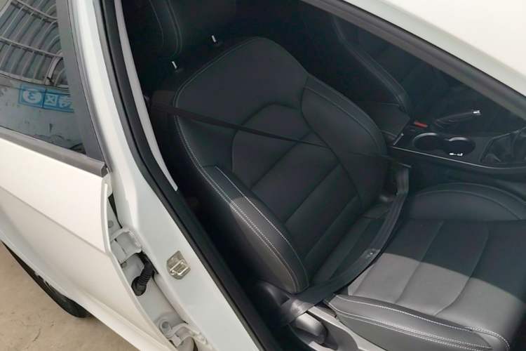 Used Geely Auto Emgrand 2019 Leading Edition 1.5L Manual Luxury Model China VI Standard Right Front Seat