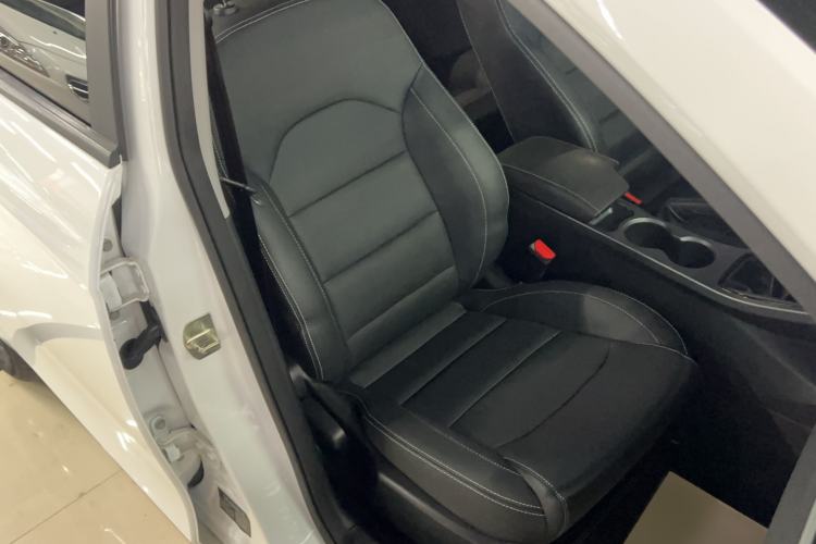 Used Geely Auto Emgrand 2019 Leading Edition 1.5L Manual Luxury Model China VI Standard Right Front Seat