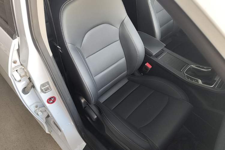 Used Geely Auto Emgrand 2019 Leading Edition 1.5L CVT Luxury Model China VI Standard Right Front Seat