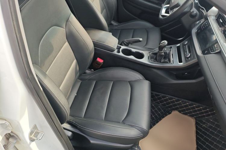 Used Geely Auto Emgrand 2019 Leading Edition 1.5L Manual Luxury Model China VI Standard Right Front Seat
