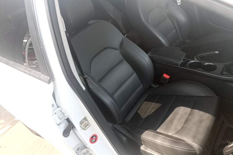 Used Geely Auto Emgrand 2019 Leading Edition 1.5L Manual Luxury Model China VI Standard Right Front Seat