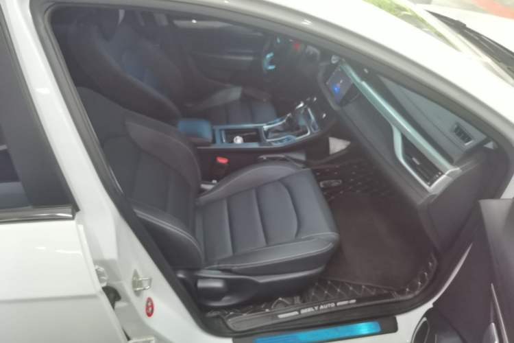 Used Geely Auto Emgrand 2019 Leading Edition 1.5L CVT Upward-Connected Model China VI Standard Right Front Seat