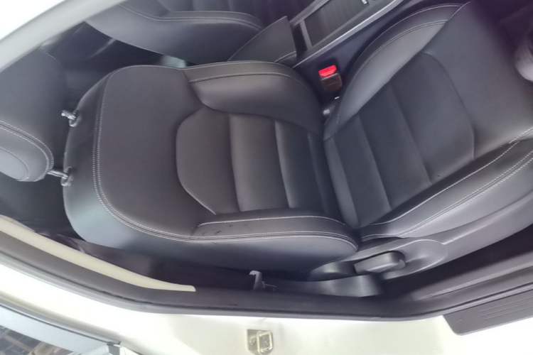Used Geely Auto Emgrand 2019 Leading Edition 1.5L CVT Luxury Model China VI Standard Right Front Seat