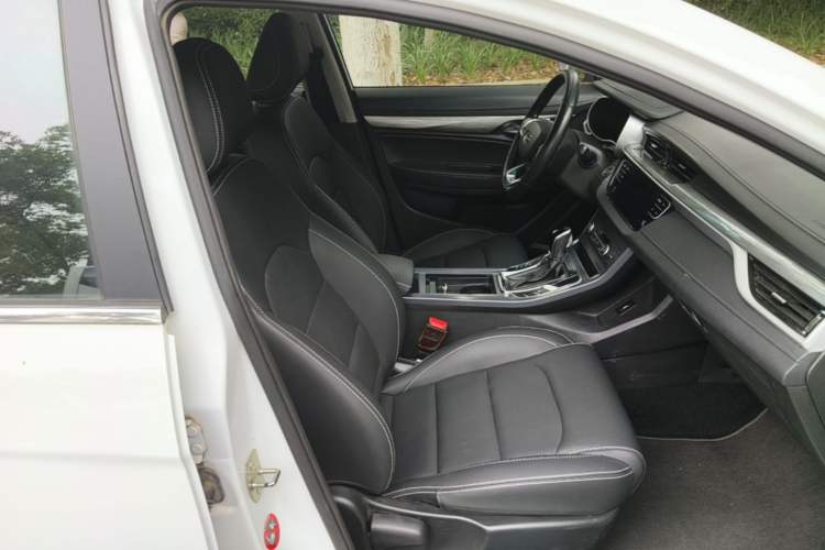 Used Geely Auto Emgrand 2019 Leading Edition 1.5L CVT Upward-Connected Model China VI Standard Right Front Seat