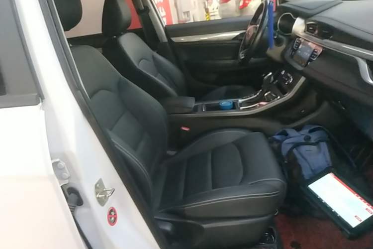 Used Geely Auto Emgrand 2019 Leading Edition 1.5L CVT Luxury Model China VI Standard Right Front Seat