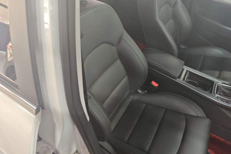 Used Geely Auto Emgrand 2019 Leading Edition 1.5L CVT Upward Asian Games Edition China VI Right Front Seat