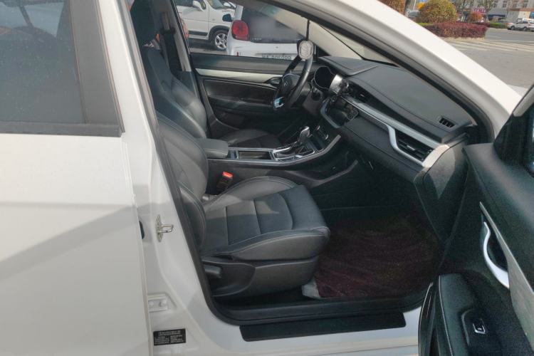 Used Geely Auto Emgrand 2019 Leading Edition 1.5L CVT Luxury Model China VI Standard Right Front Seat