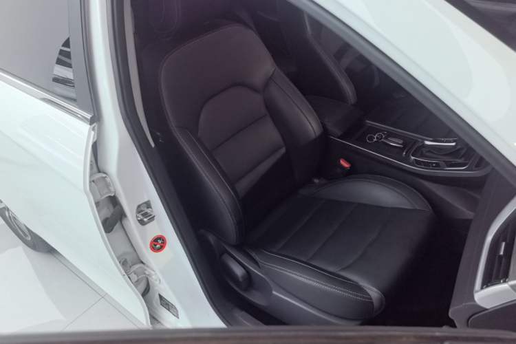 Used Geely Auto Emgrand 2019 Leading Edition 1.5L CVT Upward-Connected Model China VI Standard Right Front Seat
