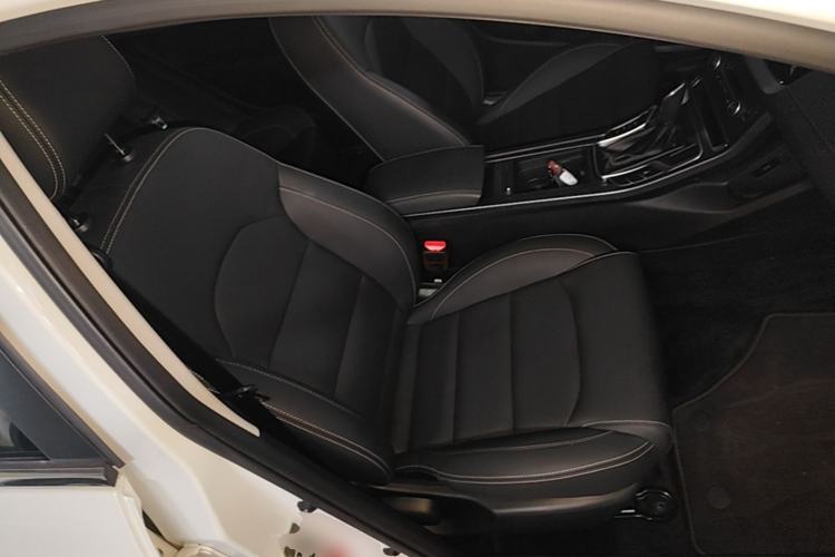 Used Geely Auto Emgrand 2019 Leading Edition 1.5L CVT Upward-Connected Model China VI Standard Right Front Seat