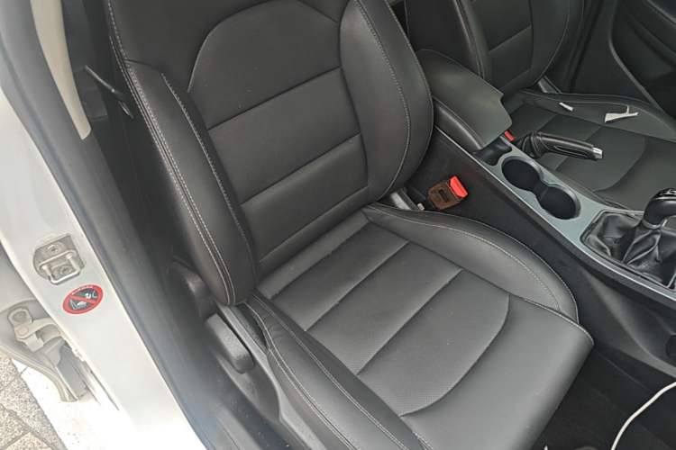 Used Geely Auto Emgrand 2019 Leading Edition 1.5L Manual Luxury Model China V Standard Right Front Seat