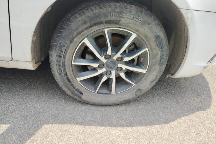 Used Geely Auto Emgrand 2019 Leading Edition 1.5L Manual Luxury Model China VI Standard Right Front Wheel Hub