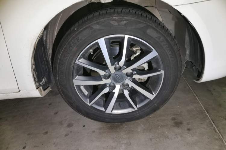 Used Geely Auto Emgrand 2019 Leading Edition 1.5L CVT Upward Asian Games Edition China VI Right Front Wheel Hub