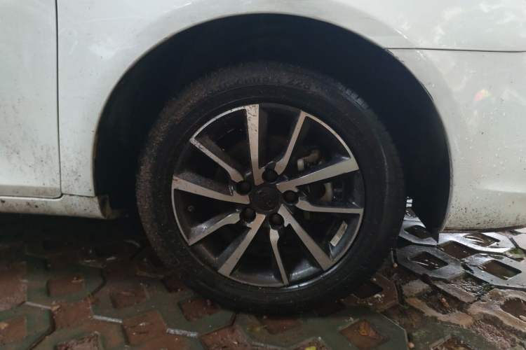 Used Geely Auto Emgrand 2019 Leading Edition 1.5L CVT Upward-Connected Model China VI Standard Right Front Wheel Hub