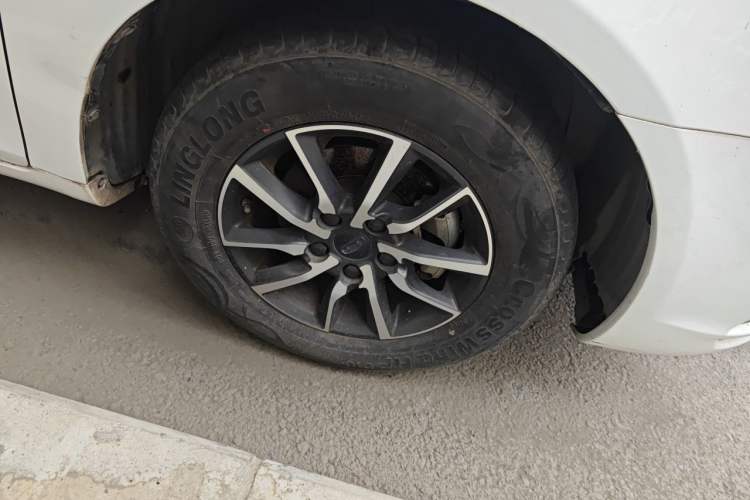 Used Geely Auto Emgrand 2019 Leading Edition 1.5L Manual Luxury Model China VI Standard Right Front Wheel Hub
