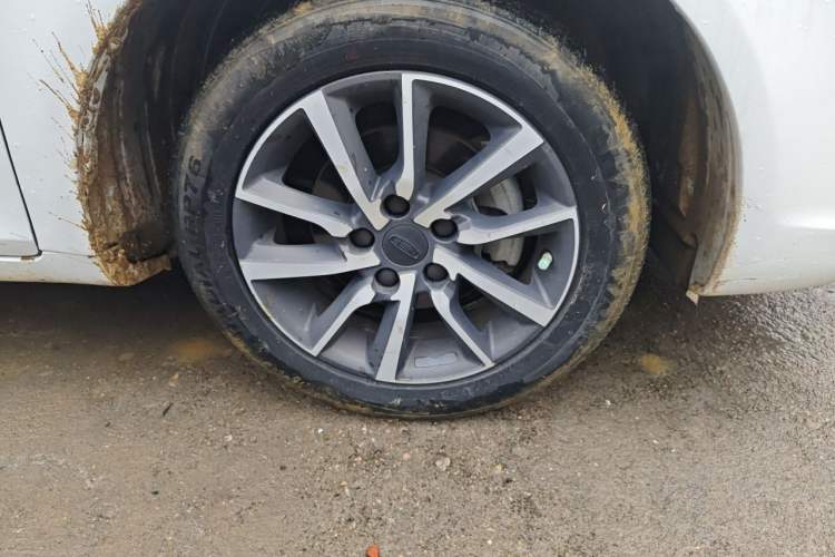 Used Geely Auto Emgrand 2019 Leading Edition 1.5L CVT Upward Connectivity Model China V Standard Right Front Wheel Hub