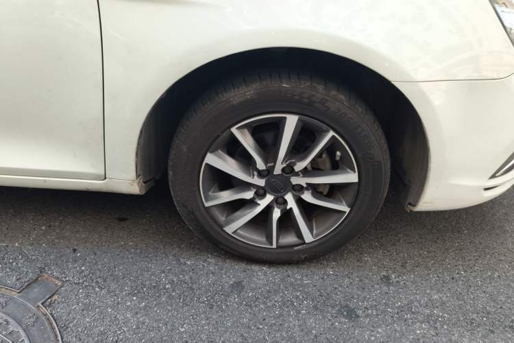 Used Geely Auto Emgrand 2019 Leading Edition 1.5L Manual Upgraded Connectivity Model China VI Standard Right Front Wheel Hub