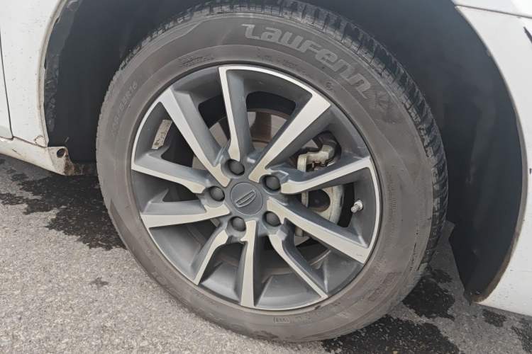 Used Geely Auto Emgrand 2019 Leading Edition 1.5L Manual Upgraded Connectivity Model China VI Standard Right Front Wheel Hub