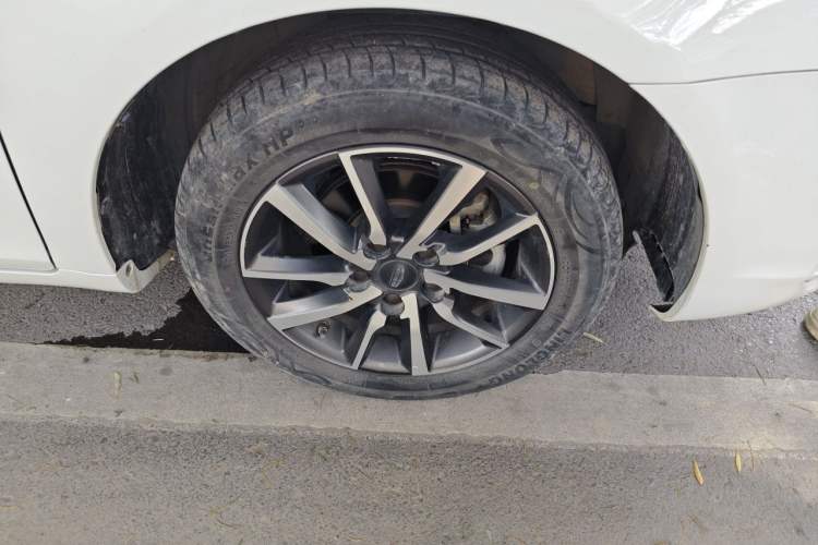 Used Geely Auto Emgrand 2019 Leading Edition 1.5L CVT Upward Asian Games Edition China VI Right Front Wheel Hub