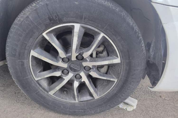 Used Geely Auto Emgrand 2019 Leading Edition 1.5L Manual Luxury Model China VI Standard Right Front Wheel Hub