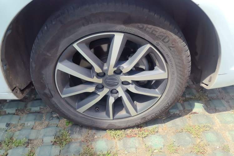 Used Geely Auto Emgrand 2019 Leading Edition 1.5L CVT Upward Asian Games Edition China VI Right Front Wheel Hub