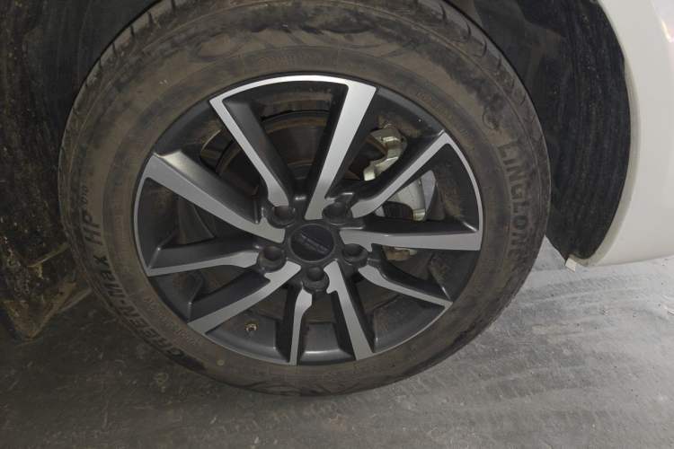 Used Geely Auto Emgrand 2019 Leading Edition 1.5L Manual Upgraded Connectivity Model China VI Standard Right Front Wheel Hub