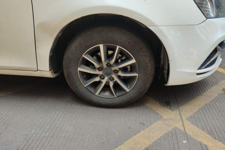 Used Geely Auto Emgrand 2019 Leading Edition 1.5L CVT Luxury Model China VI Standard Right Front Wheel Hub