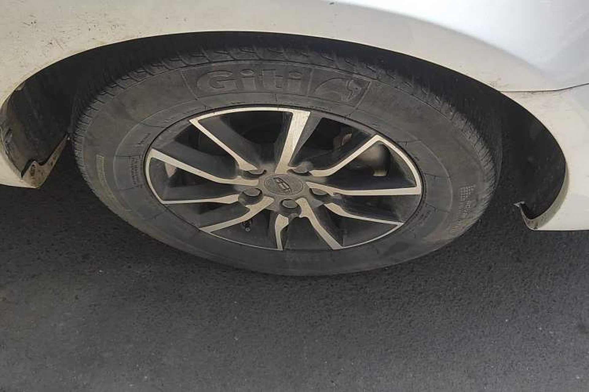 Used Geely Auto Emgrand 2019 Leading Edition 1.5L Manual Luxury Model China VI Standard Right Front Wheel Hub