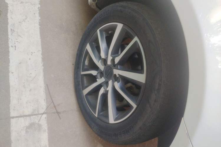 Used Geely Auto Emgrand 2019 Leading Edition 1.5L CVT Upward-Connected Model China VI Standard Right Front Wheel Hub