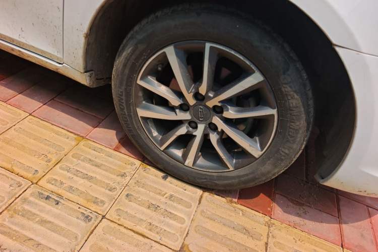 Used Geely Auto Emgrand 2019 Leading Edition 1.5L CVT Upward-Connected Model China VI Standard Right Front Wheel Hub